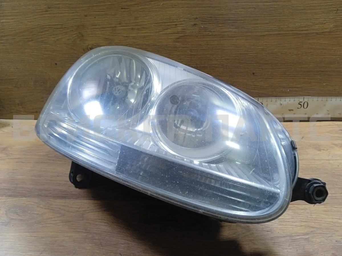 Фара правая Фольксваген Гольф Mk5