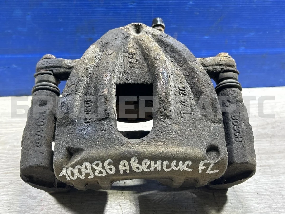 Суппорт передний Тойота Авенсис 2 (T250)