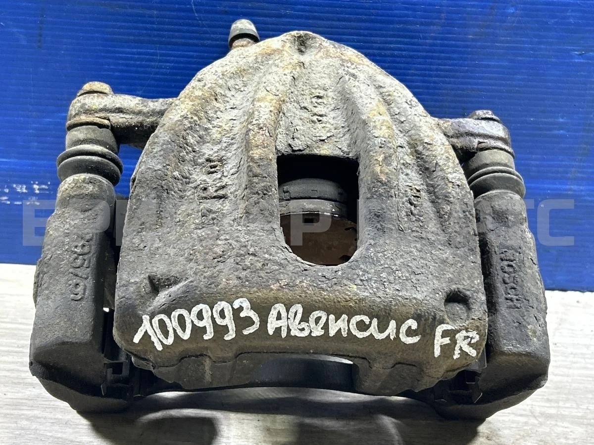 Суппорт передний Тойота Авенсис 2 (T250)