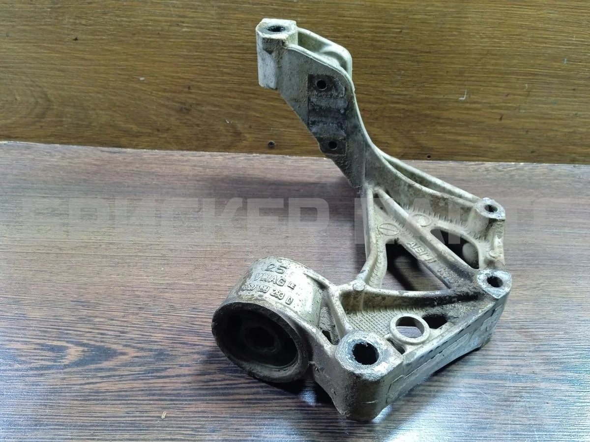 Кронштейн рычага лев Шкода Фабия 1  Mk1 (6Y2)