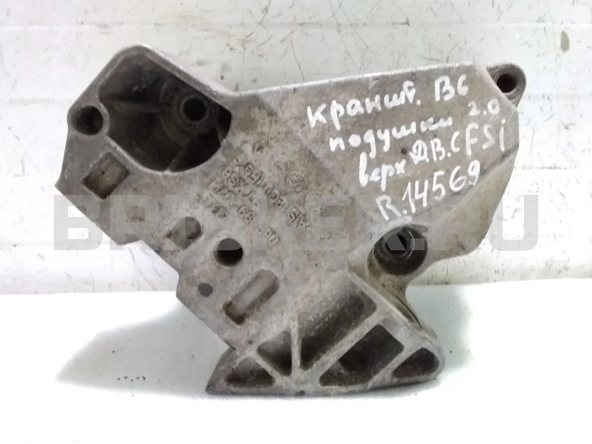 Кронштейн двигателя прав Фольксваген Пассат Б6