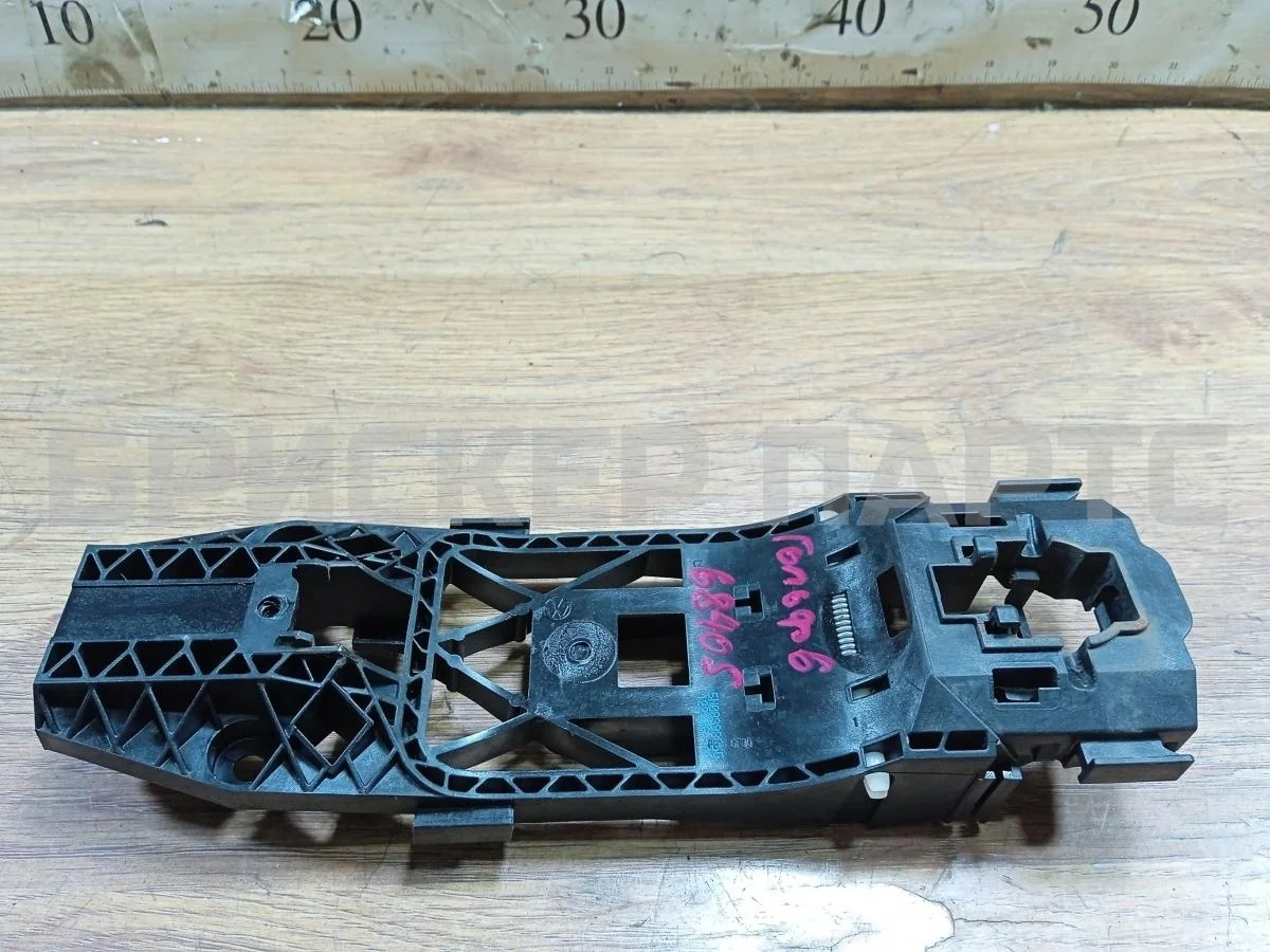 Кронштейн ручки Фольксваген Гольф Mk6