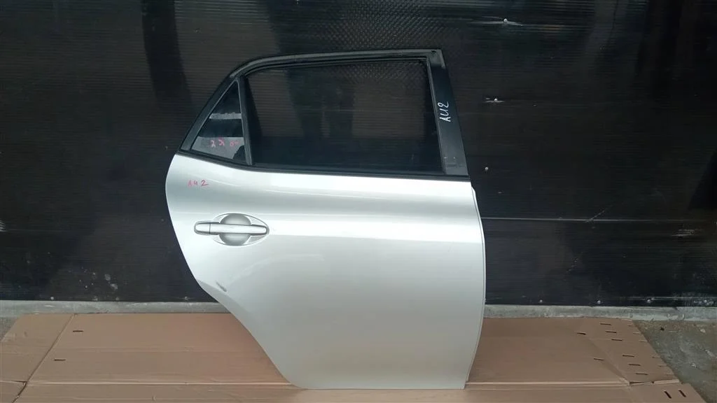 Б.у. дверь TOYOTA AURIS ZRE150 TOYOTA AURIS ZRE150