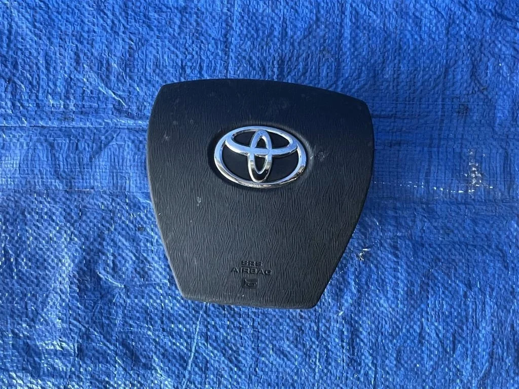 Б.у. подушка безопасности водителя TOYOTA PRIUS ZVW30