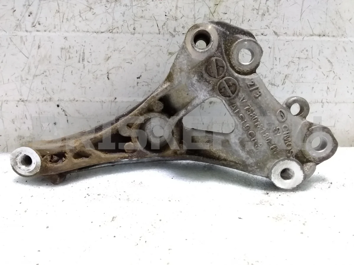 Кронштейн компрессора кондиционера Пежо 3008 1