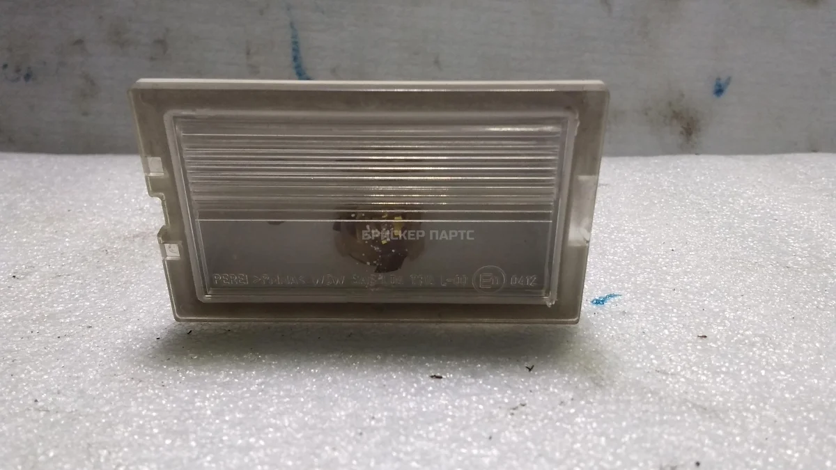 Плафон подсветки номера Ленд Ровер Дискавери 3