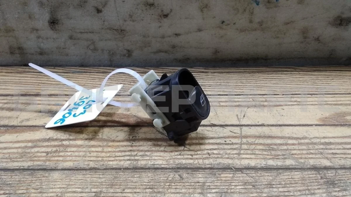 Кнопка стеклоподъемника Mercedes (Мерседес) Ц-класс W203