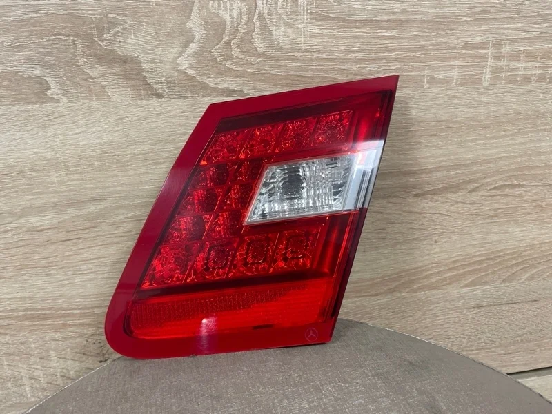 Фонарь в крышку багажника MERCEDES-BENZ -CLASS 2009 2010 2011 2012 2013 W212