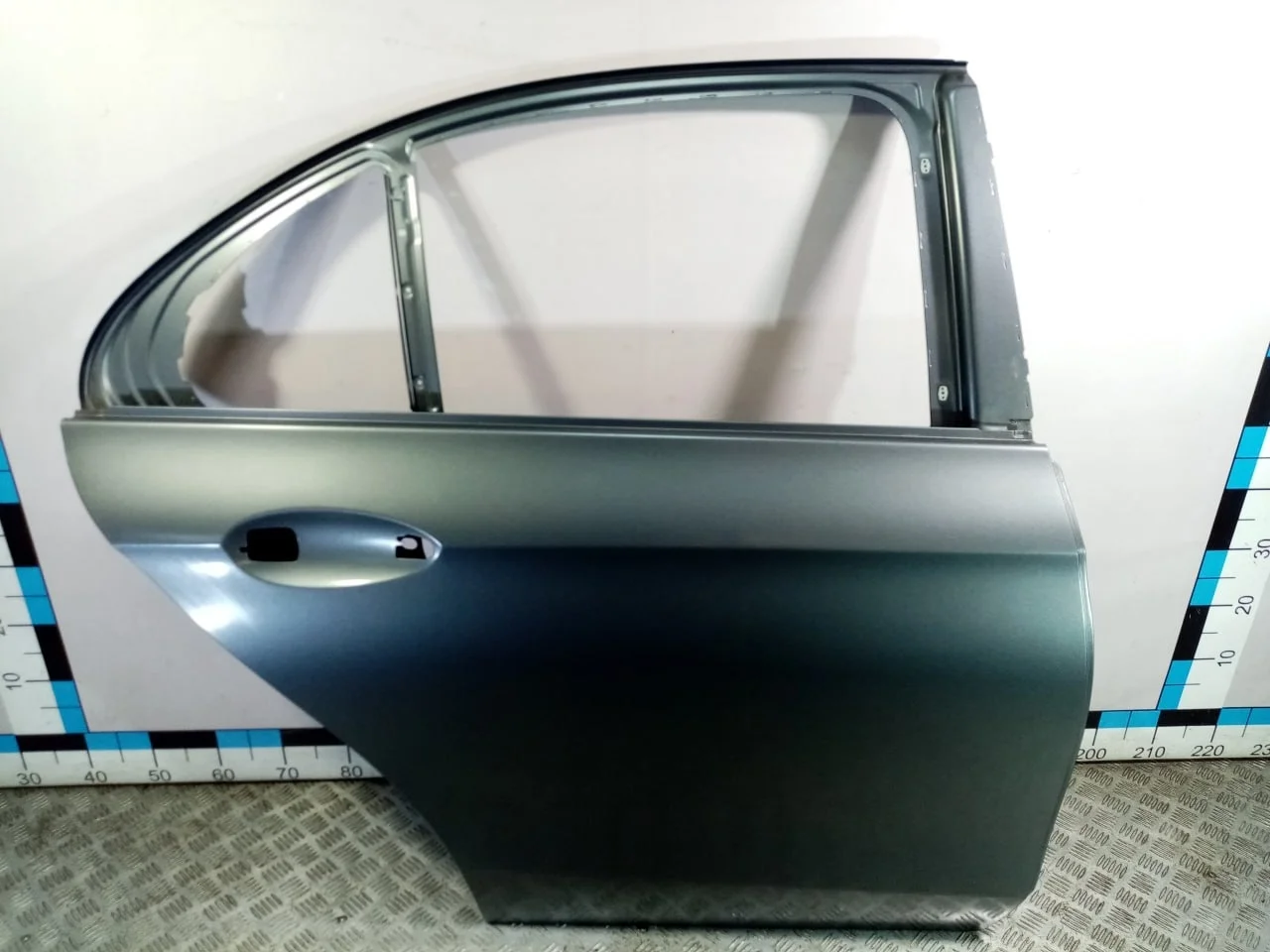 [Б/У] Дверь задняя правая MB W213 - (Состояние: 2 незначительные вмятинки) [Код: 00539487 ]