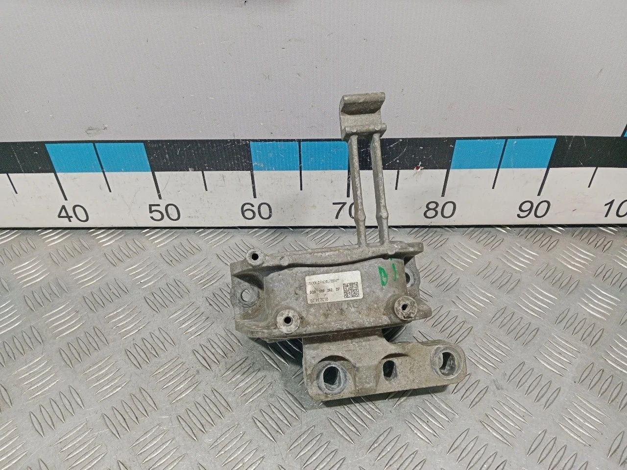 [Б/У] Опора двигателя правая Audi VW Skoda [Код: 00541782 ]