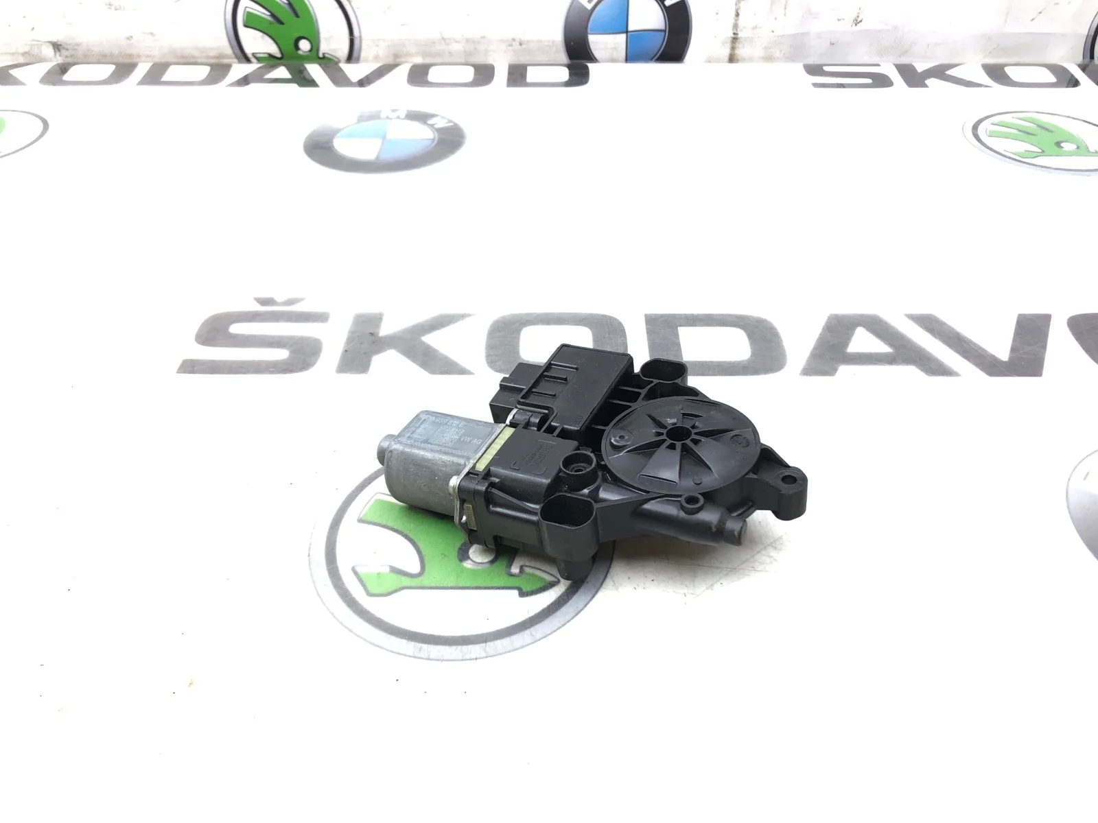 Мотор стеклоподъемника Skoda Superb 2018 5Q0959812E 3 (3V) 1.6 DCXA, задний правый