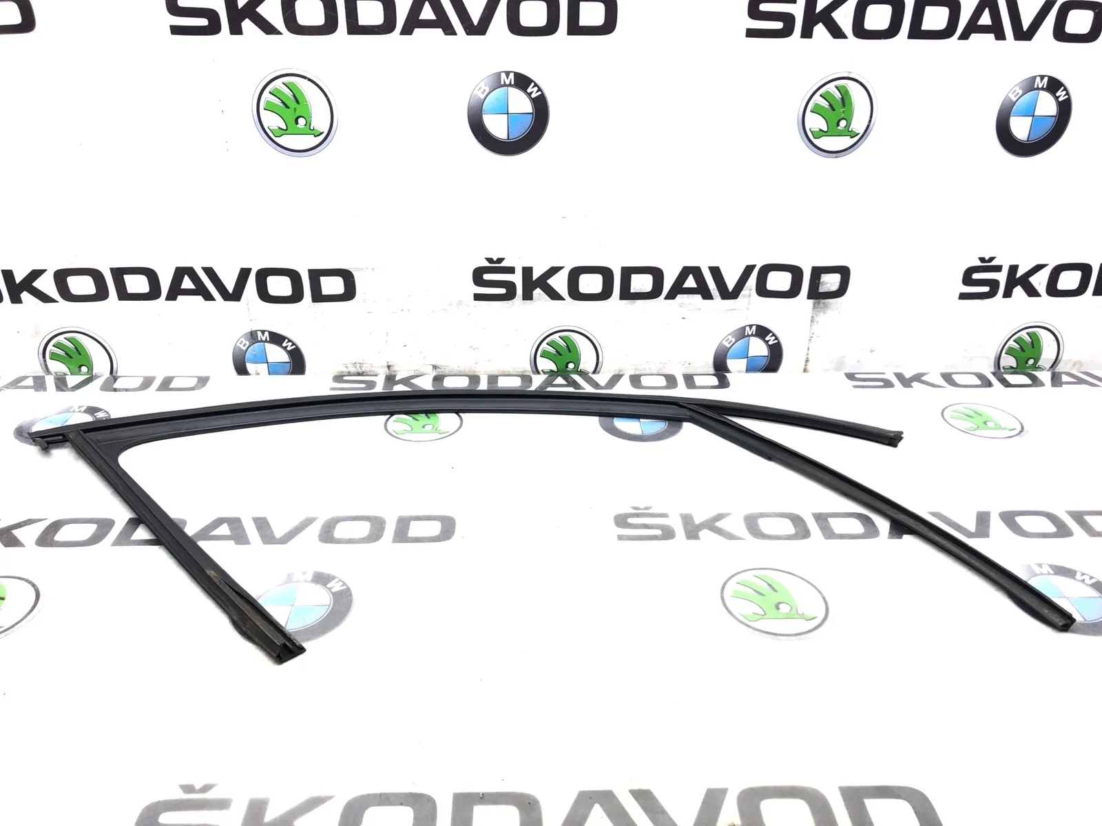 Уплотнитель стекла Skoda Octavia Rs 2013 5E0837432A5AP A7 (5E) 2.0 CUPA, передний правый