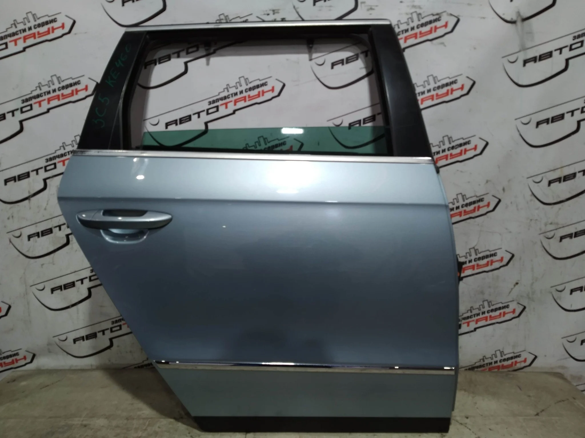 ДВЕРЬ VOLKSWAGEN PASSAT 3C5 B6 3C9833056F ЗАДНЯЯ ПРАВАЯ WAGON голубой, LB5M KE460