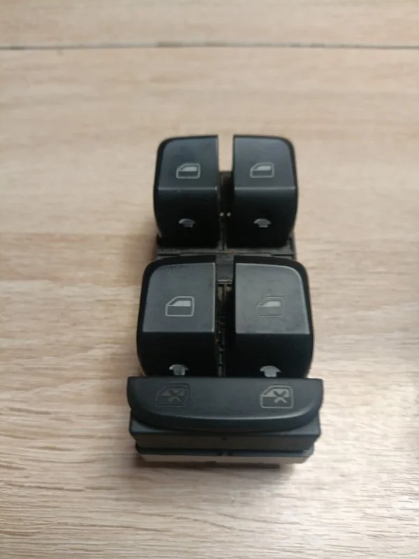 Кнопки стеклоподъемников Audi Q5 2010 8R