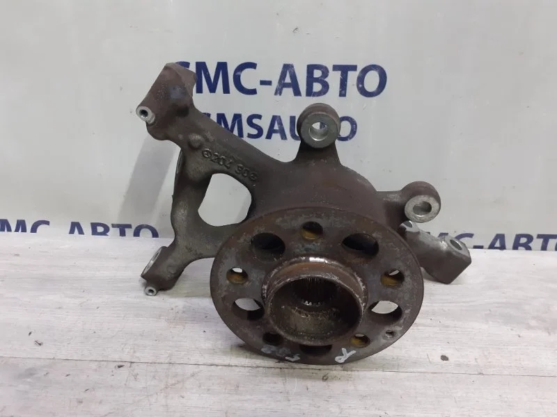 Кулак поворотный Mercedes-Benz Glk A2043323001 X204, передний правый