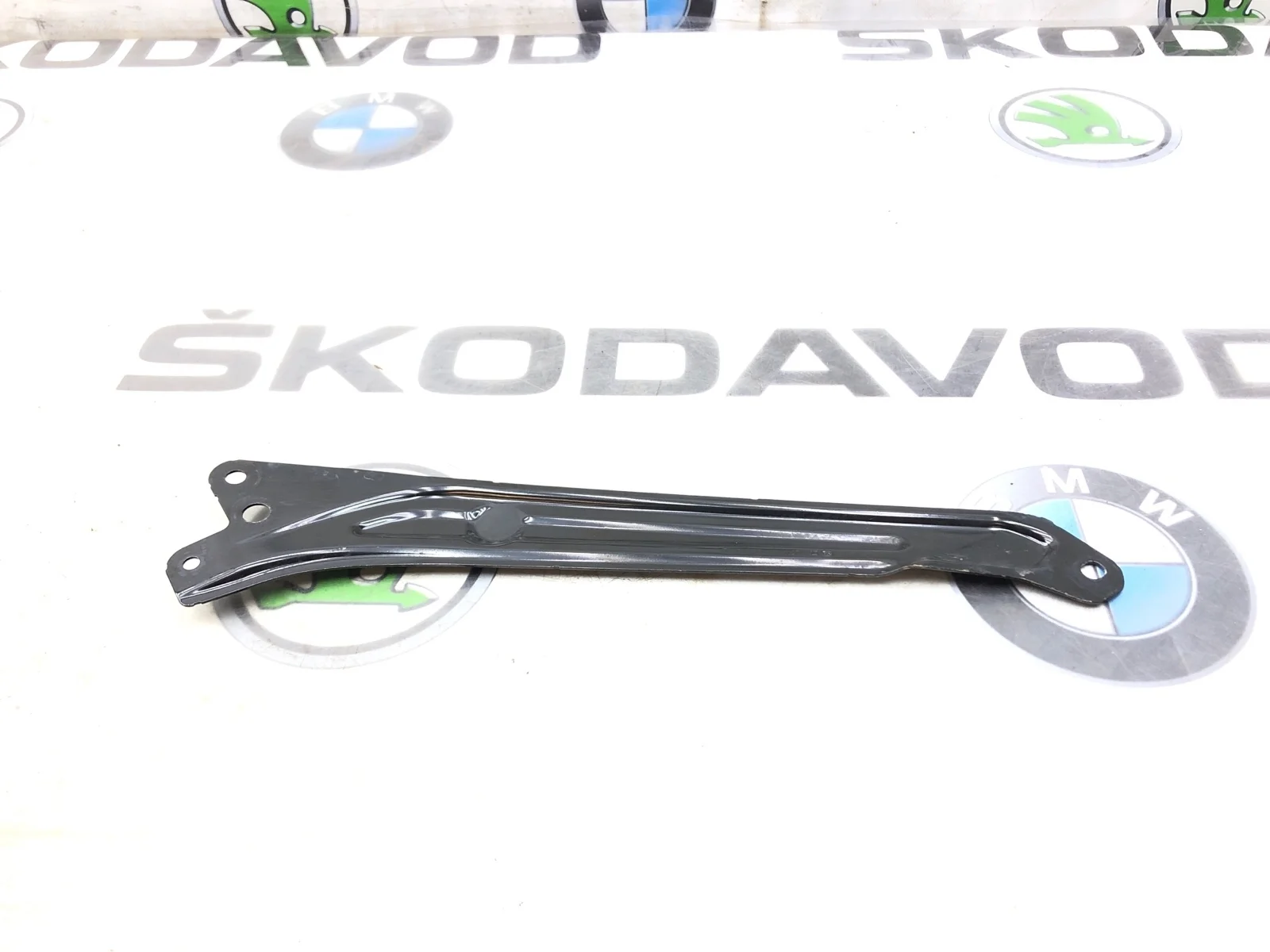 Кронштейн передней панели Skoda Yeti 2011 5L0805932 5L 1.8 CDAB, правый