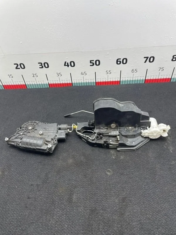 Замок двери задний правый Bmw 5-Series F10 N55