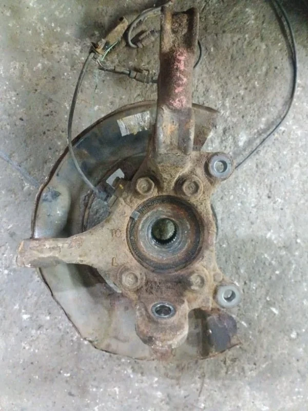 Кулак поворотный левый Toyota Rav 4 (CA40) (2012-2019) 2014