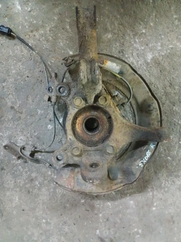 Кулак поворотный правый Toyota Rav 4 (XA30) (2005-2014) 2006