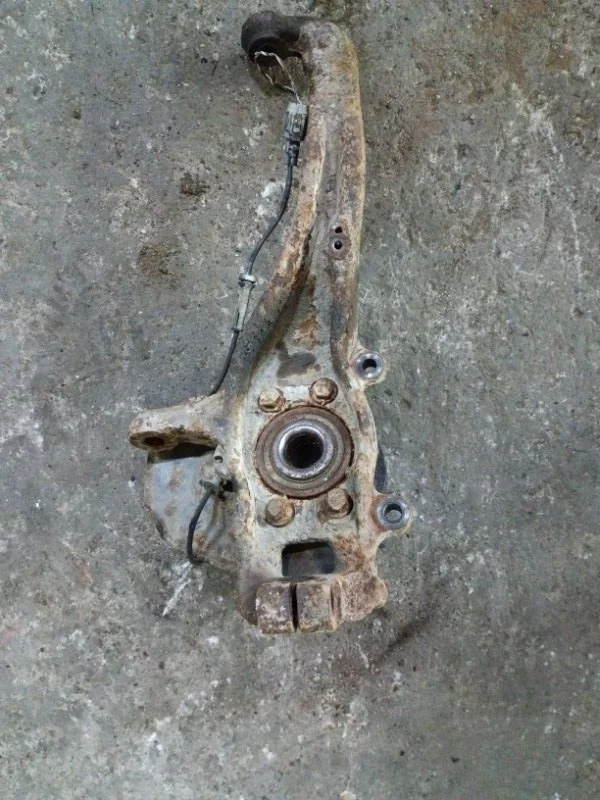 Кулак поворотный правый Nissan Pathfinder (R51M) 2004-2013 2010