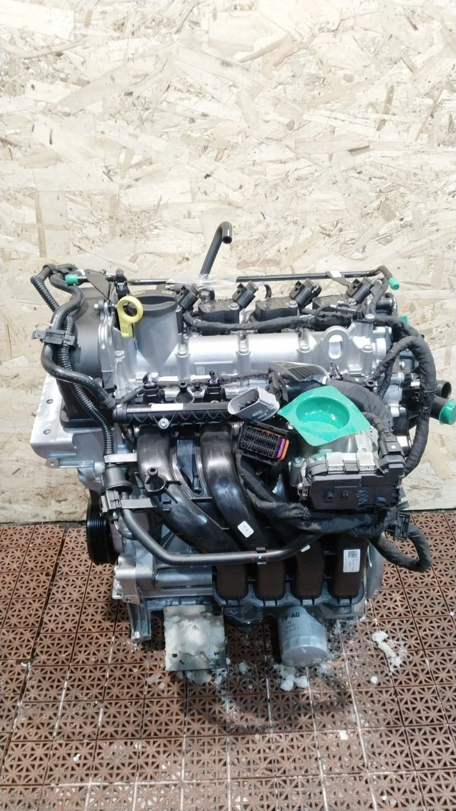 Коллектор впускной SKODA RAPID, VOLKSWAGEN POLO CWVA 1,6/81KW 2013- новый оригинал б/у RAPID(2013-;POLO(2010-