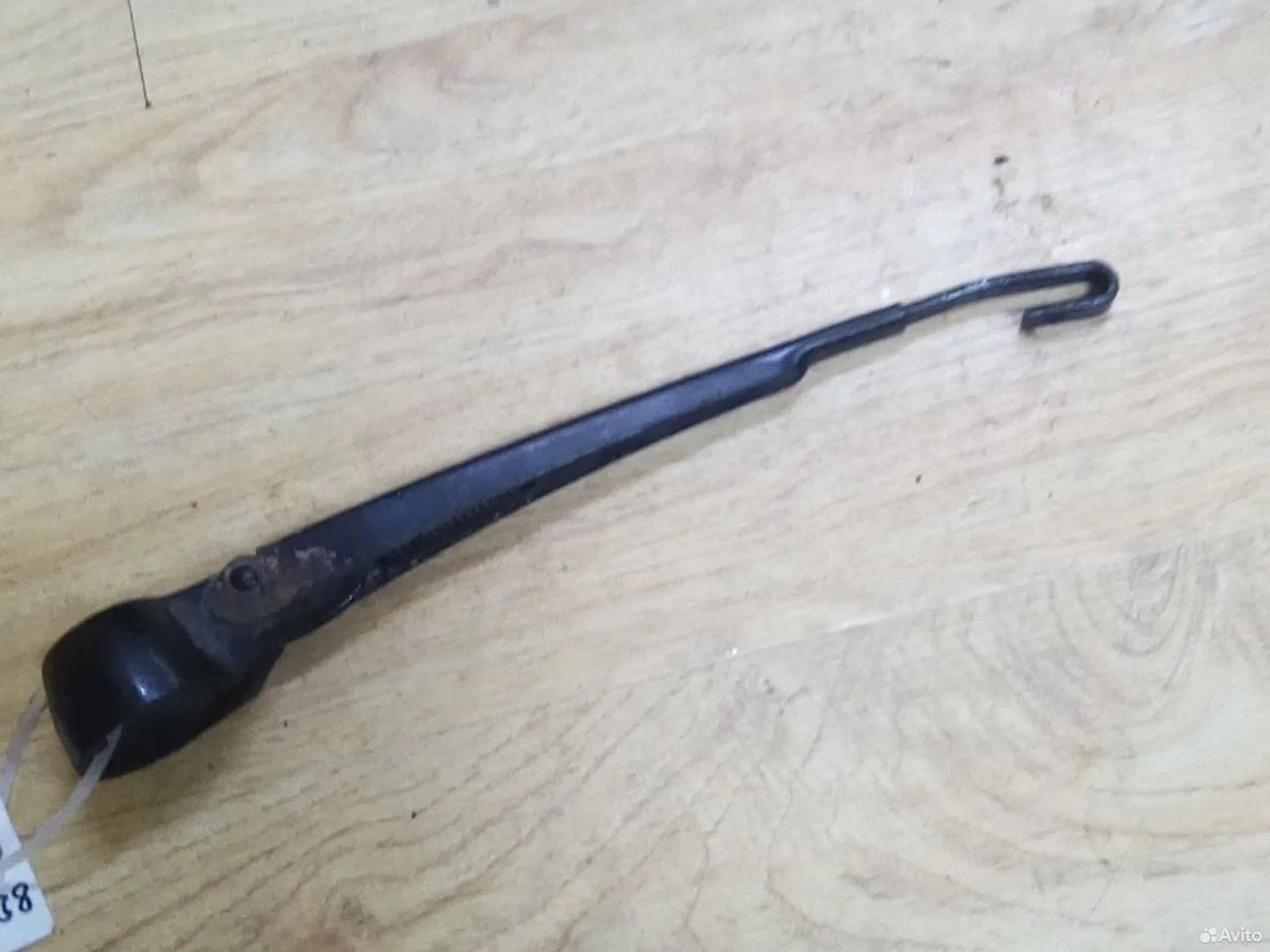 Поводок стеклоочистителя задний vag 8d9955407