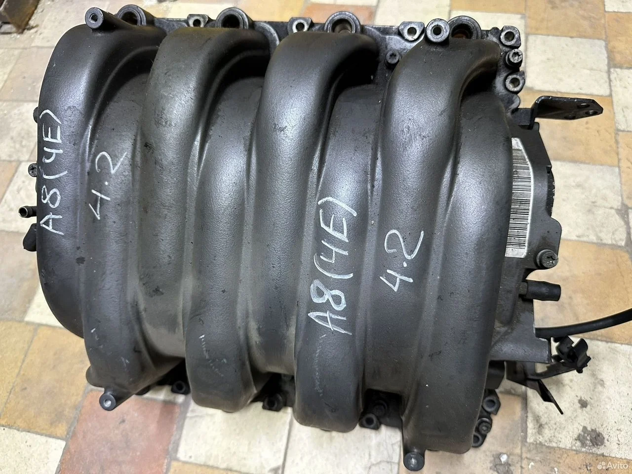 Впускной коллектор v8 4,2l bfm