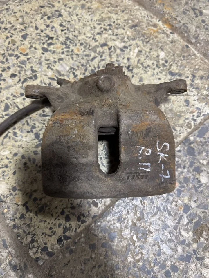 Суппорт тормозной передний правый vag