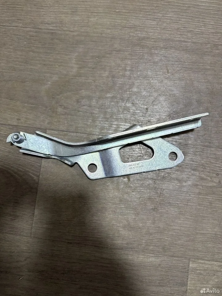 Петля капота левая vag