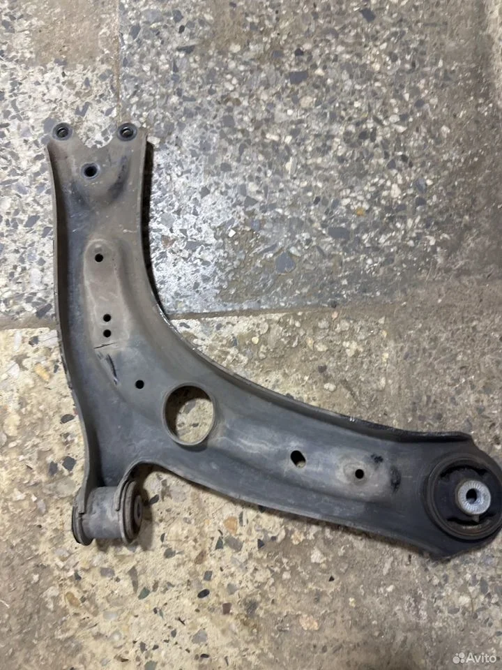Рычаг подвески передний левый vag
