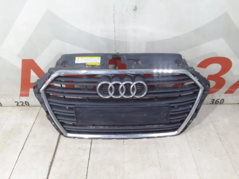 Решетка радиатора передняя Audi A3 8V 2016-Нв