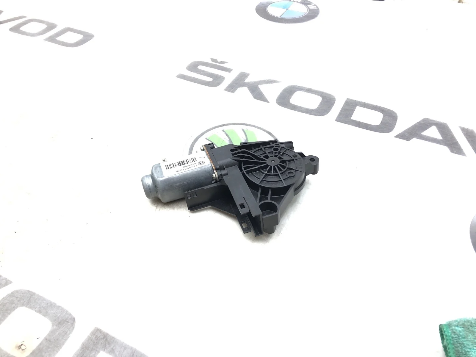 Мотор стеклоподъемника Skoda Octavia Rs 2010 1T0959702R A5 (1Z) 2.0 CEGA, передний правый