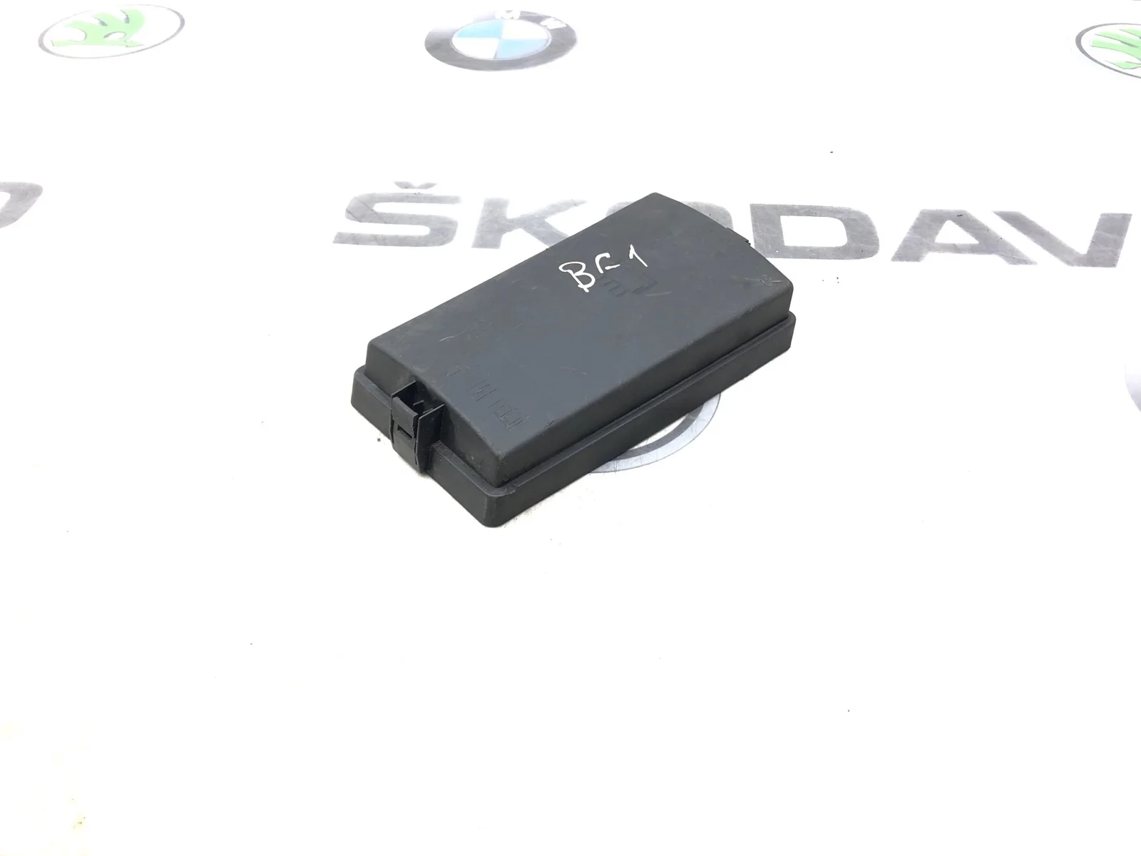 Крышка блока предохранителей Skoda Superb 2018 5Q0937132B 3 (3V) 1.6 DCXA