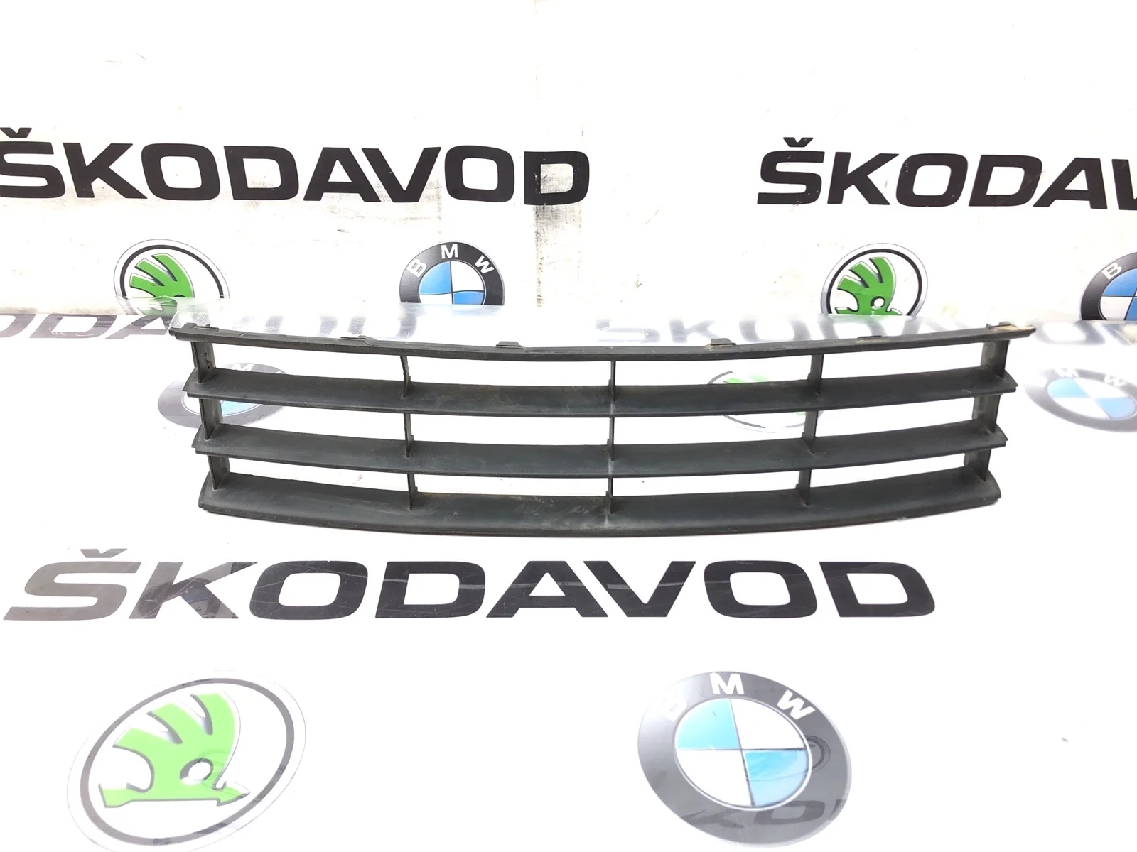 Решетка бампера Skoda Octavia 2010 1Z0853667C A5 (1Z) 1.8 CDAB, передняя