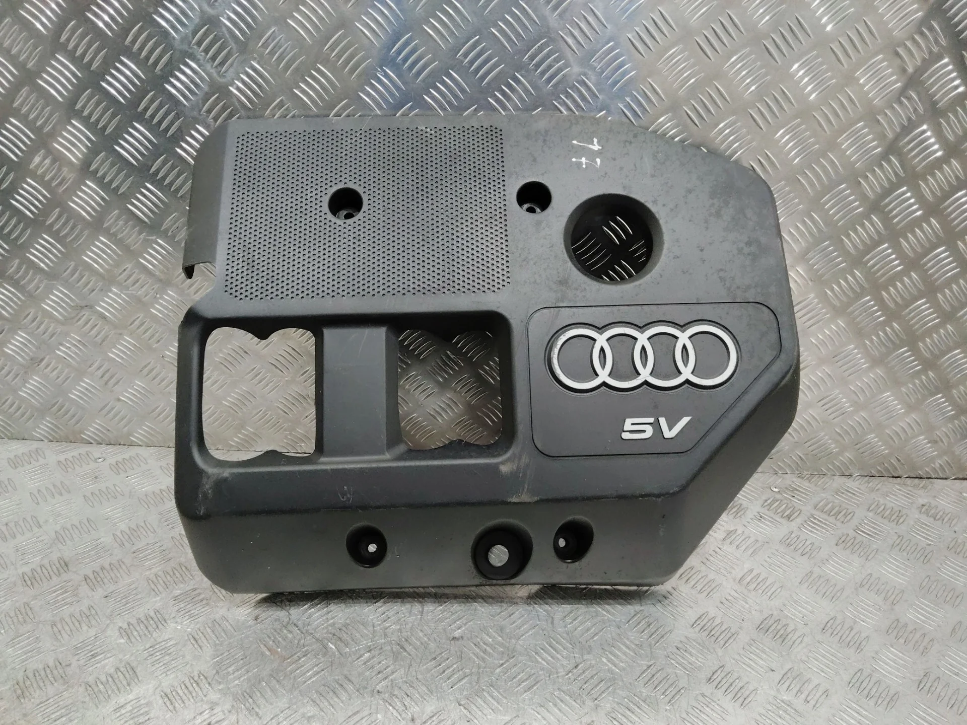 декоративная крышка двигателя Audi A3 8L