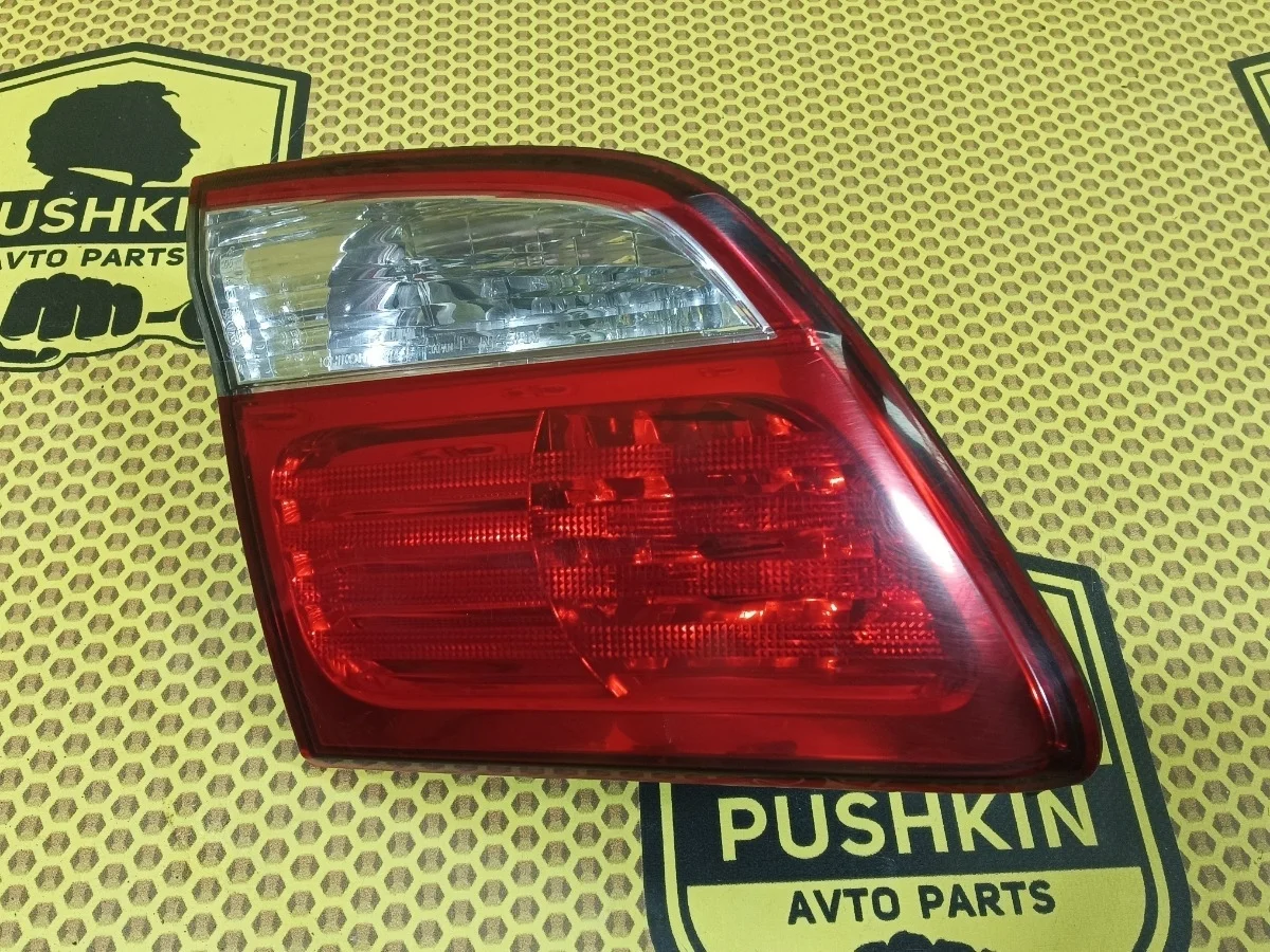 Фонарь в крышку багажника Nissan Maxima 2003 A33