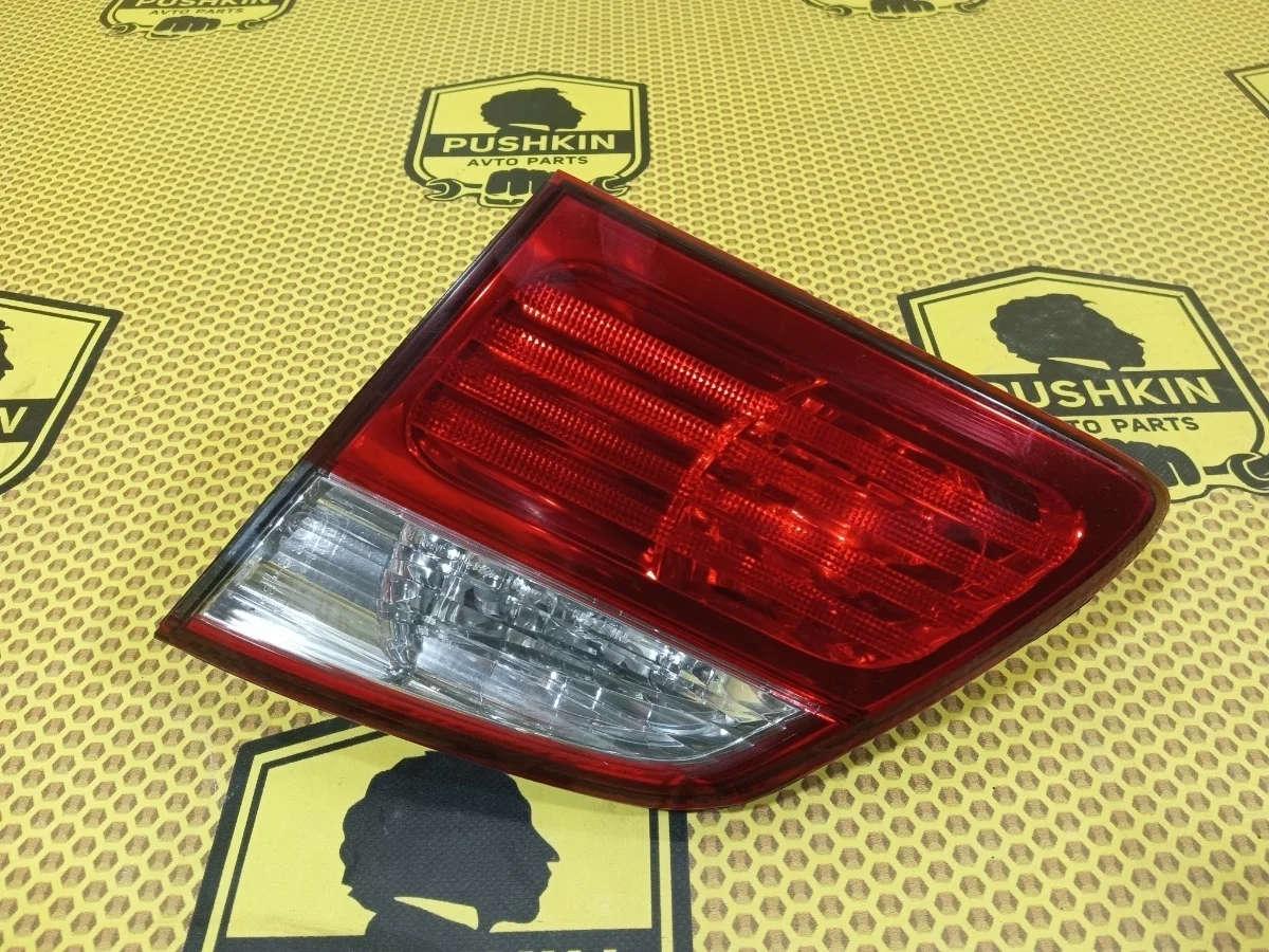 Фонарь в крышку багажника Nissan Maxima 2003 A33