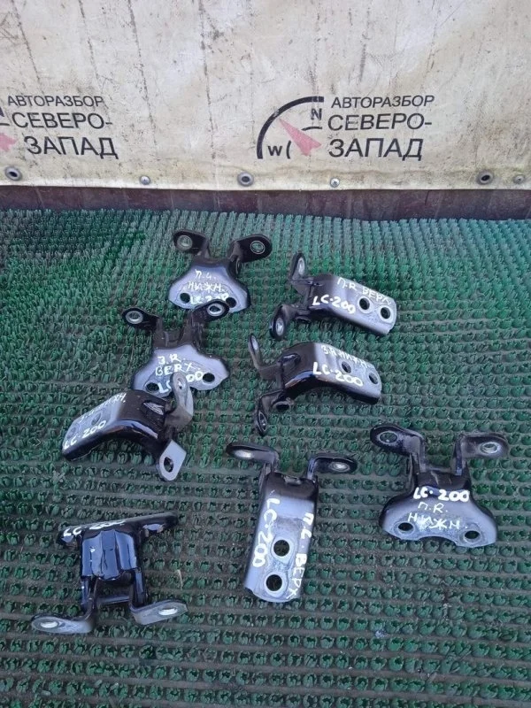 Петля дверная Toyota Land Cruiser 6875060080 VDJ200 1VD