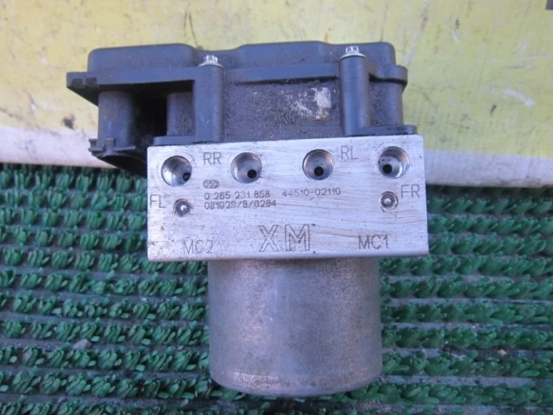 Блок управления ABS Toyota Auris 4451002110 ZRE151 1ZR