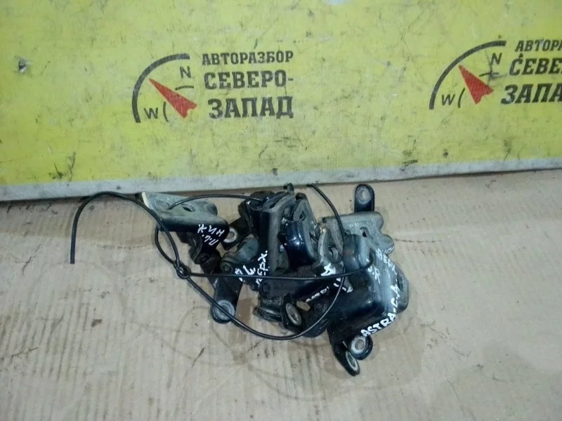 Петля дверная Opel Astra 13501715 J, задняя левая