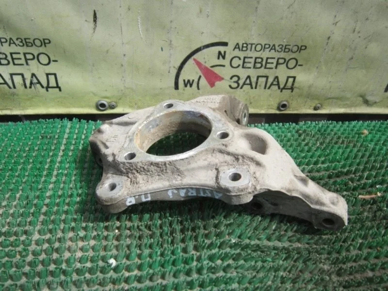 Кулак поворотный Opel Astra 13319483 J A16XER, передний правый