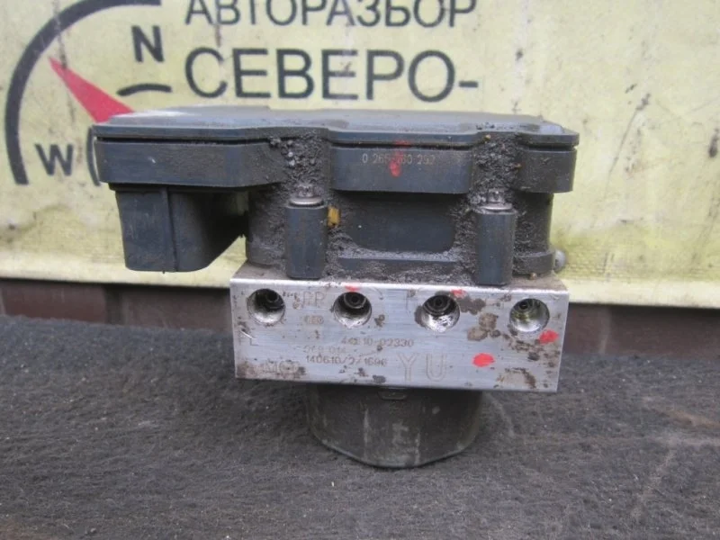 Блок управления abs Toyota Corolla ZRE181