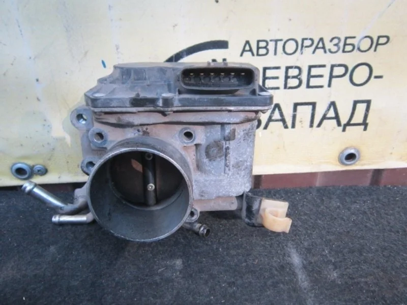 Дроссельная заслонкa Toyota Avensis AZT250
