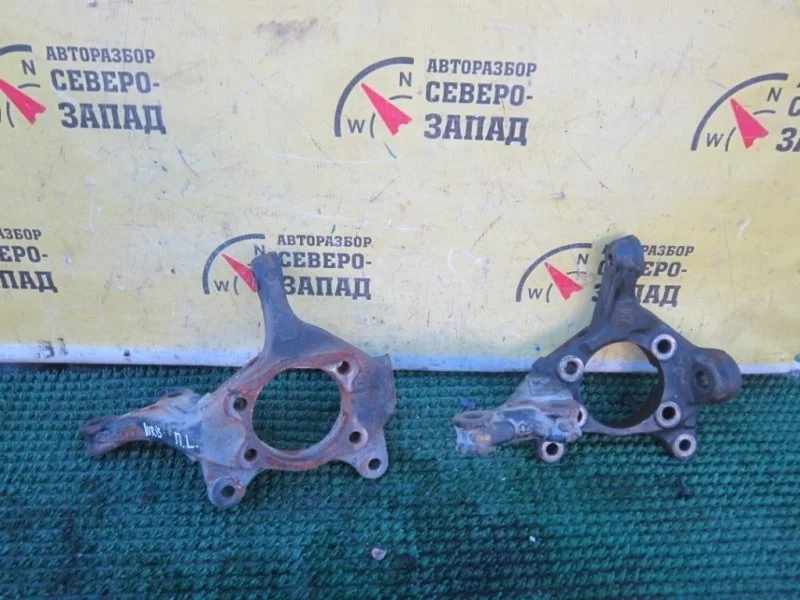 Кулак поворотный Toyota Auris ZRE151