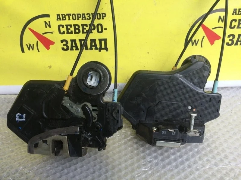 Замок двери Toyota Hilux 690500K010 KUN25 2KDFTV, задний правый