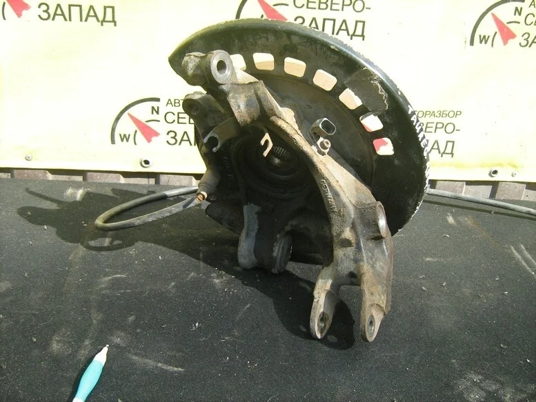 Кулак поворотный Volkswagen Touareg 7L0505436B 7LA, задний правый