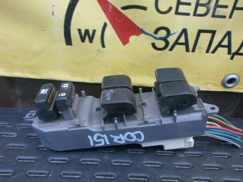 Блок управления стеклоподъемниками Toyota Corolla ZRE151