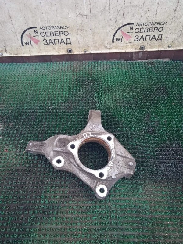 Кулак поворотный Chevrolet Cruze 13319480 J300 F16D3, передний левый
