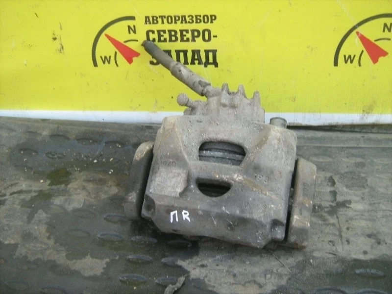 Суппорт Peugeot 3008 4401N9 EP6CDT, передний правый