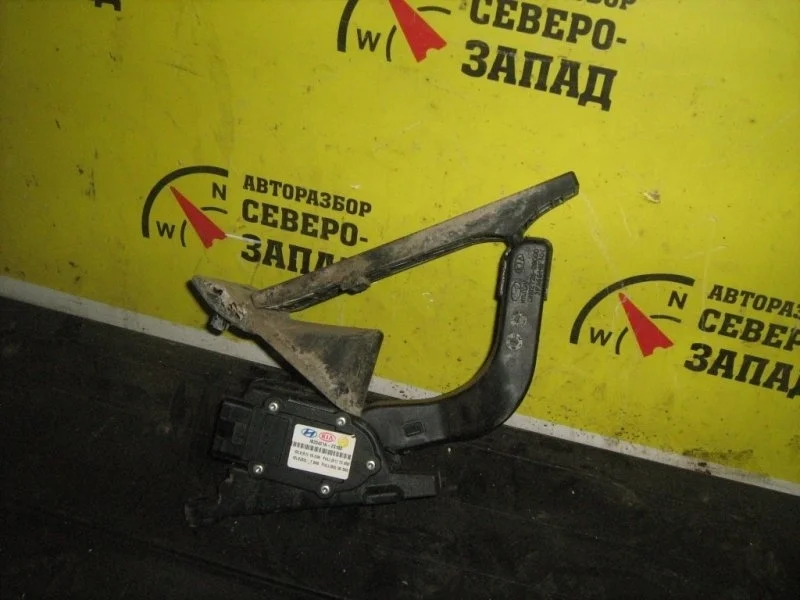 Педаль газа Hyundai Ix35 327002S100 LM G4KD